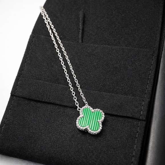 Nordstrom Jewelry - TU.LX Lucky Clover Pendant Necklace with pouch / Green / Silver NWT